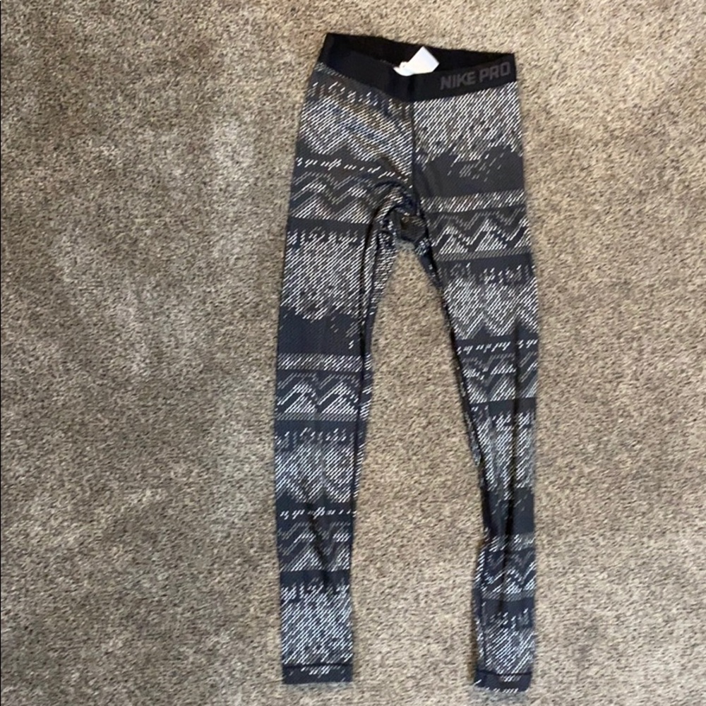 Nike pro workout leggings